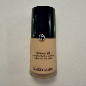 Giorgio Armani Luminous Silk Perfect Glow Flawless Foundation